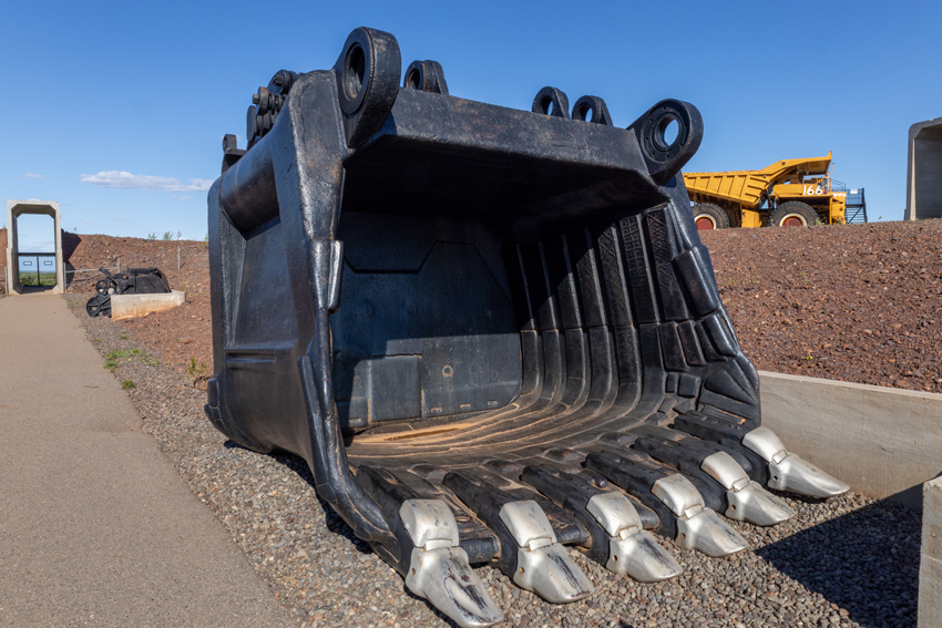 Digging bucket attachment for a backhoe